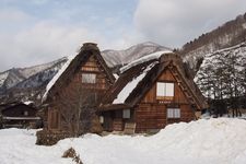 Rumah tradisional gassho zukuri di Desa Shirakawa-go, Prefektur Gifu, Jepang.