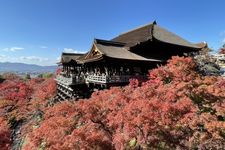 Kiyomizu-dera, salah satu kuil terkenal di Kyoto, Jepang.