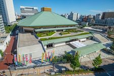 Lapangan Turnamen Sumo Kokugikan di Tokyo, Jepang.