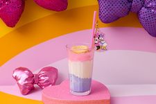 Yogurt Smoothie Minnie &amp; Daisy, salah satu menu di kafe bertema Minnie Mouse dan Daisy Duck di Tokyo dan Osaka.