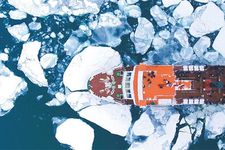 Destinasi musim dingin terbaik di Jepang: lautan es di Okhotsk, Hokkaido.