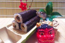 Tradisi usir roh jahat di Jepang dengan memasang hiiragi iwashi yang terbuat dari ranting daun bengkulat dan kepala ikan sarden. Ritual ini dilakukan saat menyambut musim semi.