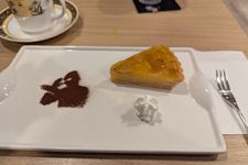 Cafe Melodi mengusung konsep Ultraman, Tokyo, Jepang.