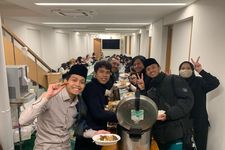 Suasana buka puasa bersama Keluarga Masyarakat Islam Indonesia (KMII) Jepang di Masjid Indonesia Tokyo, Senin (3/3/2025).