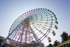 Wahana Bianglala Sky Walker di Hirakata Park, Osaka, Jepang.