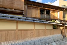 Rumah kayu tradisional di Gion Shirakawa, Kyoto, Jepang.