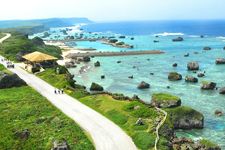 Pulau Miyakojima, Okinawa, Jepang. Suasana pantainya mirip dengan Indoensia timur.