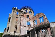 Atomic Bomb Dome and Peace Memorial Park di Hiroshima, Jepang.