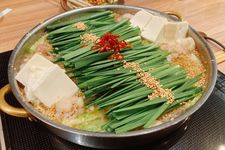 Motsunabe, hot pot berisi jeroan sapi dan sayur khas Prefektur Fukuoka, Jepang.