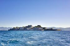 Pulau Hashima atau Gunkanjima, pulau tambang terbengkalai di Nagasaki, Jepang.