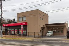 Kantor pos di Jepang menyediakan pengiriman dokumen dan paket domestik dan internasional, sekaligus sebagai bank. (16/12/2017)