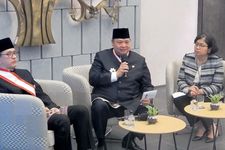 Menko Perekonomian Airlangga Hartarto dan eks Menlu RI Marty Muliana Natalegawa mendapatkan penghargaan bergengsi dari Pemerintah Jepang, Jumat (9/5/2025).
