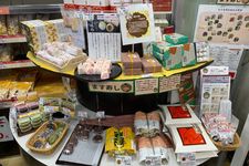 Iki-Iki Toyama-kan Yurakucho, tempat beli oleh-oleh khas Prefektur Toyama, Jepang.