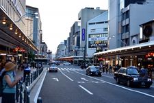 Area pusat perbelanjaan Shijyo-Dori di daerah Kyoto Shijo Kawaramachi, Kyoto, Jepang.