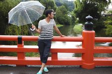 Kaus dan celana katun cocok dipakai saat cuaca berawan di Jepang.