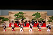 Para geisha Shinbashi sedang latihan di Teater Shinbashi Enbujo sebelum festival Azuma Odori ke-100 di Tokyo, (20/5/2025).