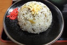 Takana-meshi, nasi campur takana alias sawi asin khas Prefektur Kumamoto, Jepang.
