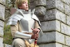 Andy, cosplayer asal Kota Malang yang berperan sebagai Laios Touden, karakter dari manga &amp; anime Delicious in Dungeon. Cosplay membuat Andy lebih percaya diri terutama saat memerankan karakter yang kuat dan karismatik.