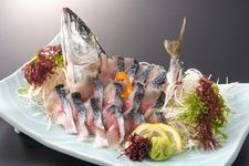 Sashimi ikan makarel khas Prefektur Oita, Jepang.