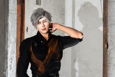 Andy, cosplayer asal Kota Malang yang berperan sebagai Sylus, karakter dari otome game 3D. Cosplay membuat Andy lebih percaya diri terutama saat memerankan karakter yang kuat dan karismatik.