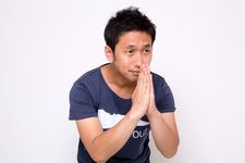 Ucapkan sumimasen atau gomennasai untuk meminta maaf secara umum dalam situasi nonformal.