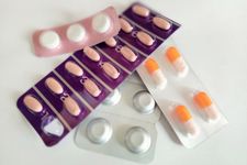 Ilustrasi obat bebas yang bisa dibeli di toko obat di Jepang.