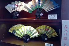 Toko Manyō di Tokyo menjual sensu alias kipas lipat khas Jepang yang cocok dijadikan oleh-oleh.