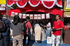 Swasta Putra Dianto, pemilik Garuda Cafe di Tokyo, Jepang, ketika berjualan di Indonesia Festival.