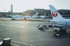 Ilustrasi landasan pacu bandara di Jepang.
