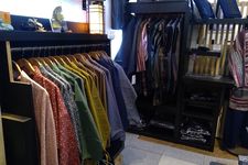 Fuji, toko baju biksu di Tokyo, Jepang.