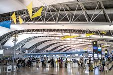 Suasana di area keberangkatan Bandara Internasional Kansai, Prefektur Osaka, Jepang. (3/9/2024)
