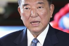 Perdana Menteri Shigeru Ishiba berbicara kepada wartawan di kantornya di Tokyo pada 23 Juli 2025. (Kyodo)
