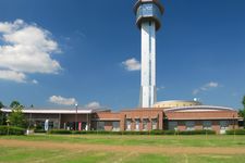 Kodai Hasu no Sato, Gyoda, Saitama. Menara ini tempat untuk melihat tanbo art atau seni sawah Demon Slayer di Jepang. (12/2012)