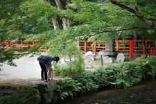 Seorang ayah di Jepang sedang bermain bersama sang anak.