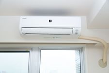 AC di dalam kamar. Ikuti tips hemat listrik ala orang Jepang terutama dalam penggunaan AC.