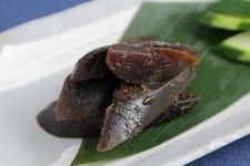 Papaya tsuruke, asinan pepaya muda khas Kagoshima, Jepang.