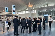 Komisi V DPR RI mengunjungi Bandara Haneda untuk mempelajari pengelolaan bandara di Jepang, (10/8/2025).