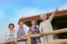 Orang tua di Okinawa, rumah bagi ikigai atau rahasia hidup bahagia ala orang Jepang.