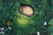 Poster pameran patung 3D karakter Studio Ghibli termasuk My Neighbor Totoro.