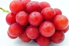 Anggur Ruby roman, salah satu buah termahal di Jepang.