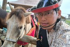 Adam Numair, juara yabusame di Jepang, bersama Oparu-chan sang kuda.