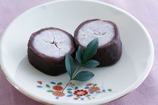 Shusse-imo adalah kudapan khas Tokushima berbahan umbi yang dibalut pasta kacang merah. Kudapan ini lahir saat krisis beras dan diberi nama sebagai simbol keberuntungan.