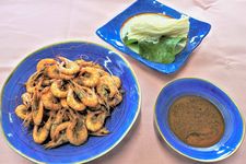Ebizakko adalah hidangan khas Buzen, Jepang, berbahan udang kecil segar bercangkang lunak.