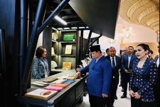 Presiden RI Prabowo Subianto saat meninjau Paviliun Indonesia di Expo 2025 Osaka, Jepang, Sabtu (20/9/2025).