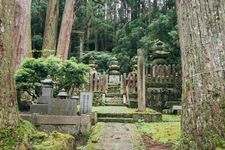 Ilustrasi makam di Jepang. Orang Jepang ziarah ke makam keluarga dalam tradisi ohigan saat ekuinoks musim gugur pada September.