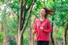 Jaket tipis cocok dipakai saat cuaca mulai sejuk di Jepang.