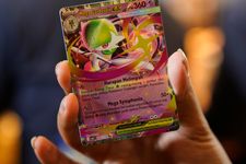 Mega Gardevoir ex, salah satu kartu unggulan kartu Pokemon dalam seri Evolusi Mega.
