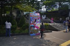 Instalasi booster pack kartu koleksi Pokemon terbaru seri Evolusi Mega.