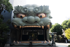 Kuil Yasaka, salah satu tempat ibadah dan wisata di Osaka, Jepang.
