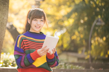 Pakailah sweater saat cuaca mulai sejuk di Jepang.